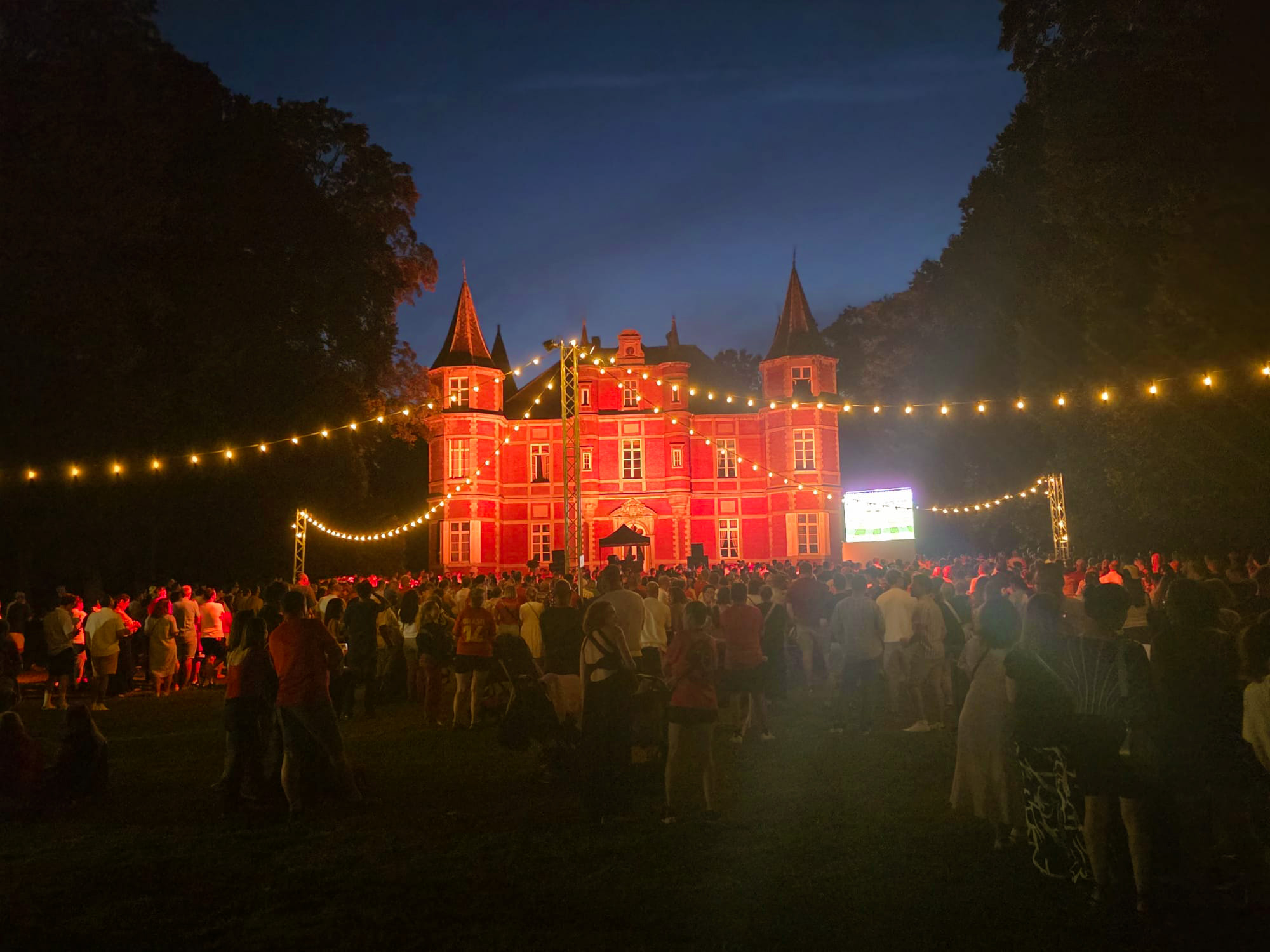 Le château de Miremont en soirée